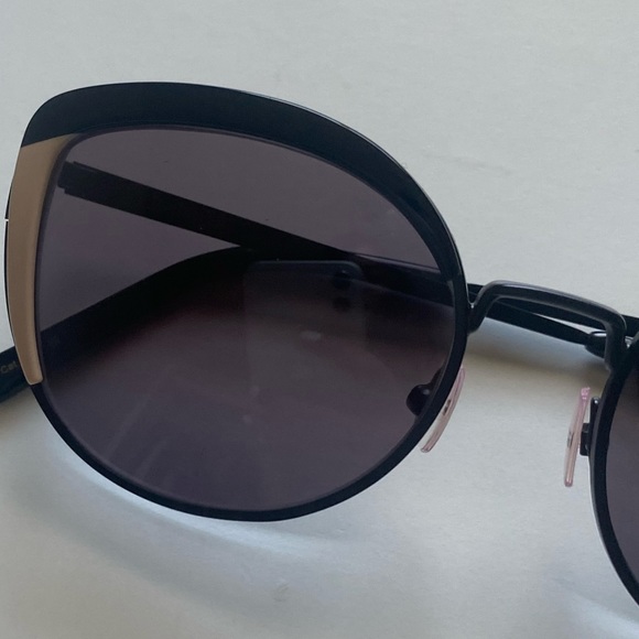 Vera Wang Sunglasses - Picture 5 of 11